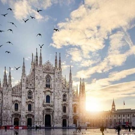 Ad Un Passo Dal Duomo Elegante Appartamento Wifi Milan Extérieur photo