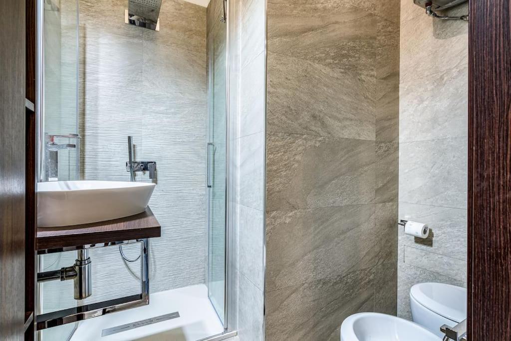 Ad Un Passo Dal Duomo Elegante Appartamento Wifi Milan Extérieur photo